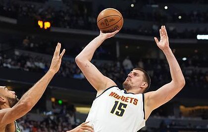 Timberwolves watch their playoff position tumble after blowing huge lead in 4th quarter – AP News