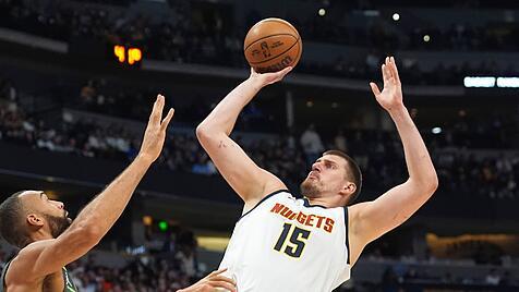 Timberwolves watch their playoff position tumble after blowing huge lead in 4th quarter – AP News