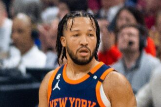 Brunson Shines with 40 Points as Knicks Edge Past Pistons 116-113 to Secure Spot in Second Round Against Celtics!