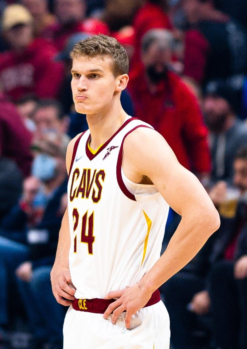 Blockbuster NBA Trade Proposal Sends Lauri Markkanen to the Spurs