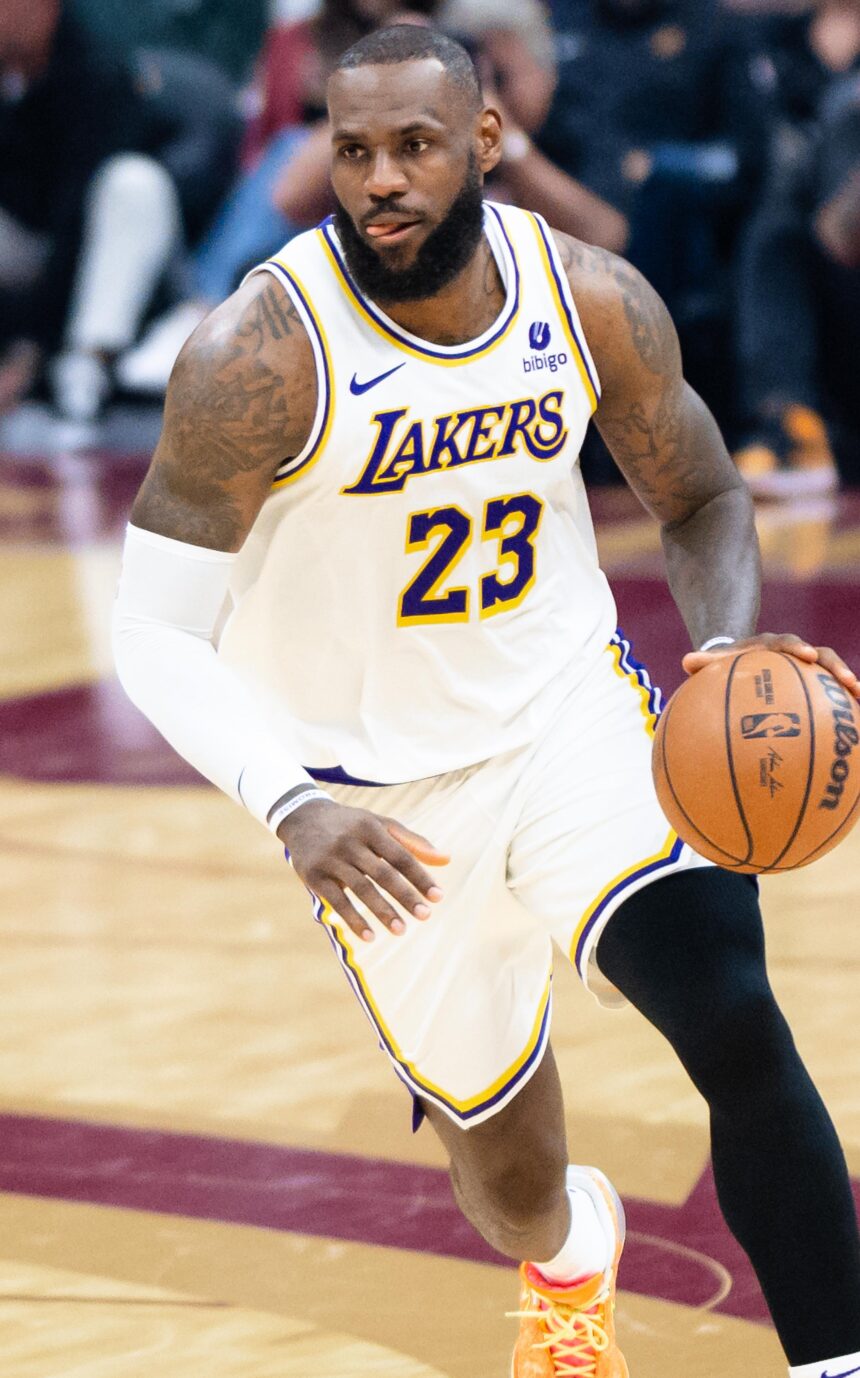 Watch LeBron James Make Triumphant Return to the Court Just Eight Weeks After MCL Injury