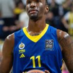 Former Wisconsin Basketball Star Nigel Hayes-Davis Officially Joins Phoenix Suns