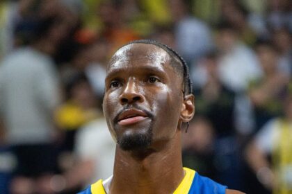 Former Wisconsin Basketball Star Nigel Hayes-Davis Officially Joins Phoenix Suns