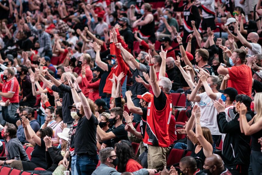Blazers Fans Rally in Excitement for Lillard’s Triumphant Homecoming at Pioneer Courthouse Square