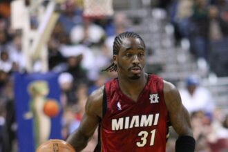 Former Badger Davis Eyes NBA Comeback with Wisconsin Herd