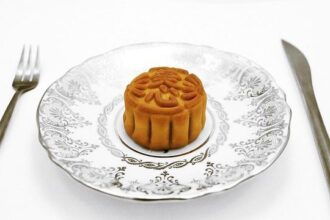 Kings Rookie Maxime Raynaud Leaves Game Early with Concerning Knee Injury Against Suns